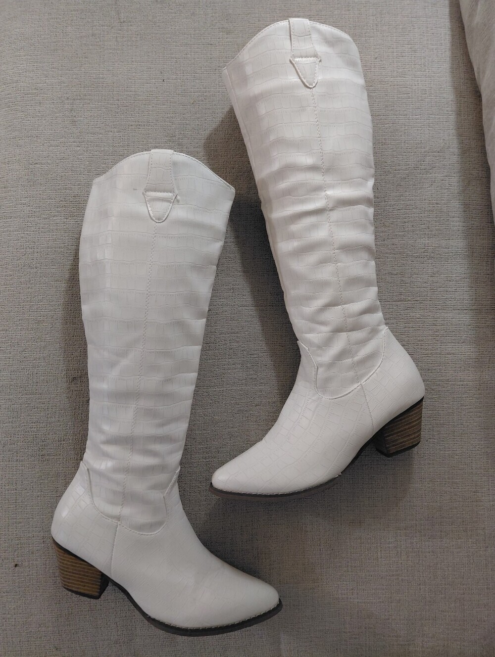 White Croc-Embossed Knee-High Western Boots Size 6.5 Cowgirl Boots